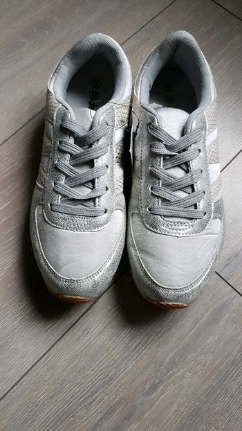 Baskets  neuve grise . Taille 39, marque Jennyfer