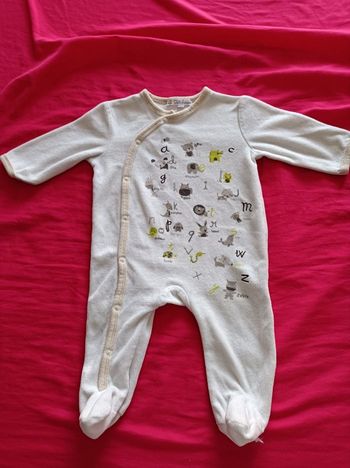 Pyjama velours Kitchoun taille 6 mois.