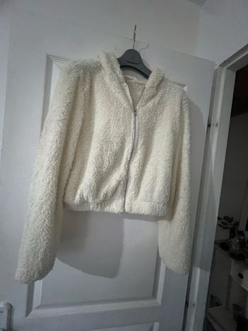 Très jolie veste courte pilou pilou Etam
