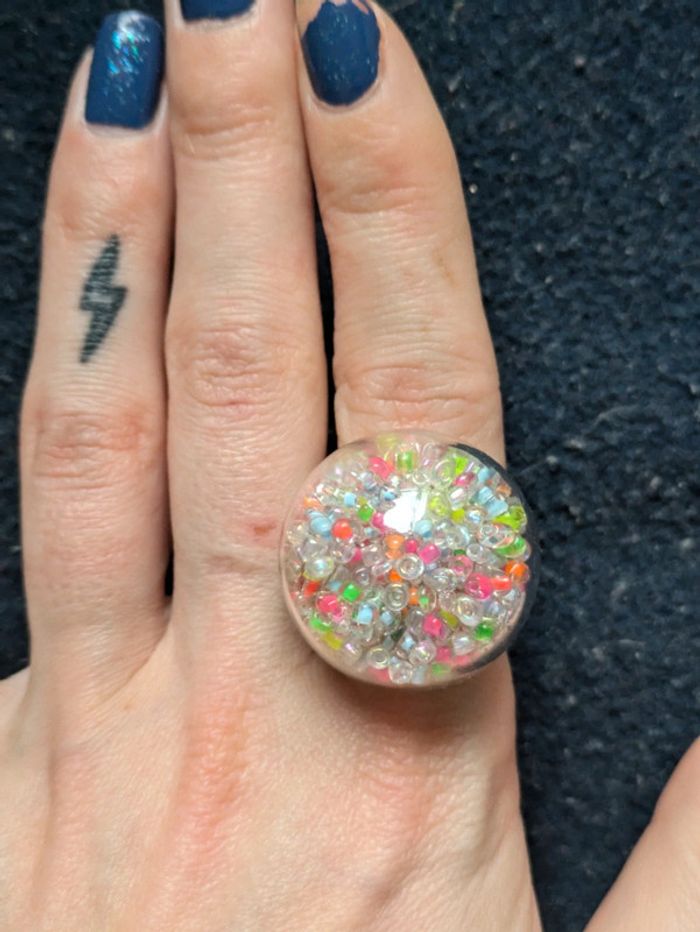 Bague en verre ronde style pylônes