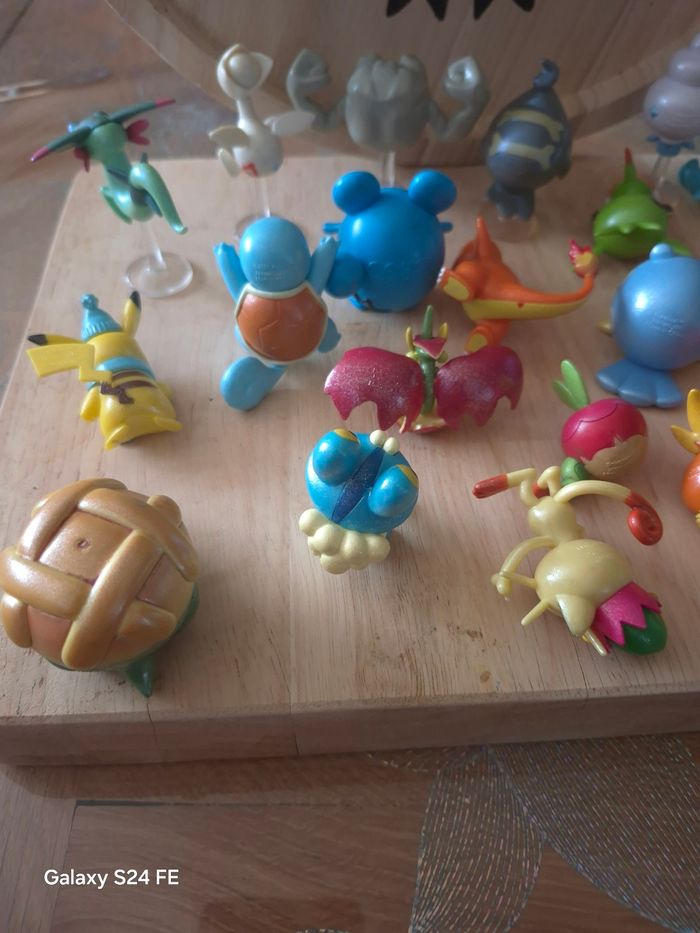 Lot 22 figurines Pokémon pikachu, salamèche, carapuce & rares - photo numéro 6