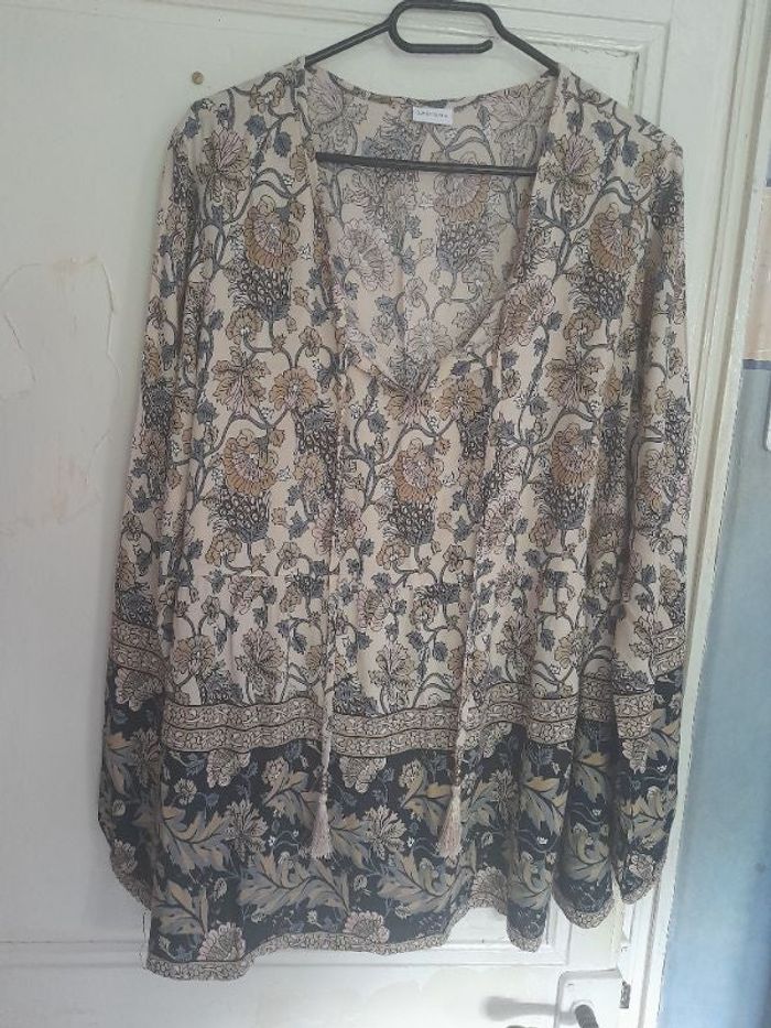 Blouse beige fleurie, marque Lascana, taille 48