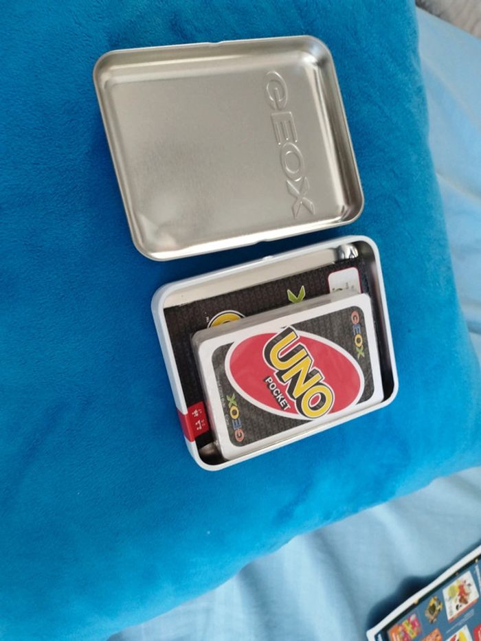 Uno Geox je de société boîte en métal - photo numéro 4