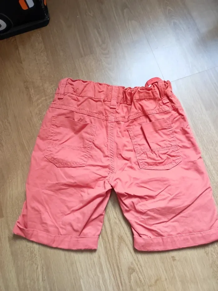 Short orange 8 ans Gémo - photo numéro 2