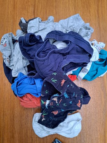 Lot 18 slips taille 2-3 ans 