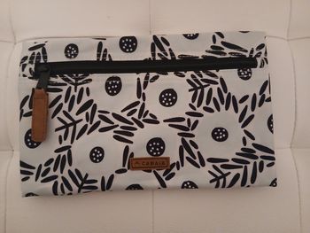 Pochette frontale cabaïa neuve sans étiquette 