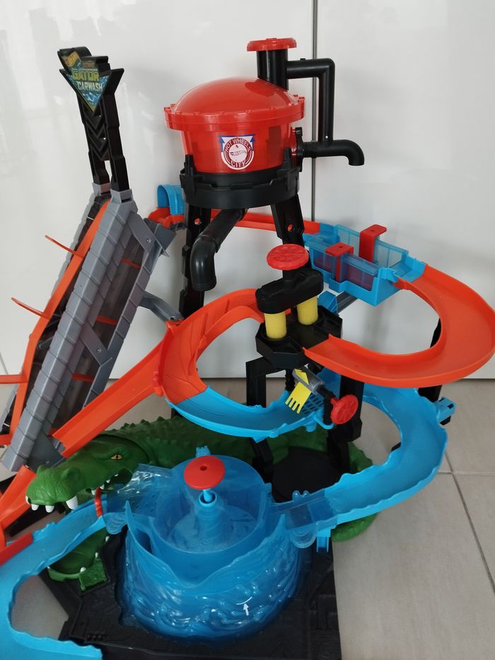 Circuit Hot Wheels Ultimate Gator Car Wash – avec 1 voiture – Excellent état - photo numéro 8
