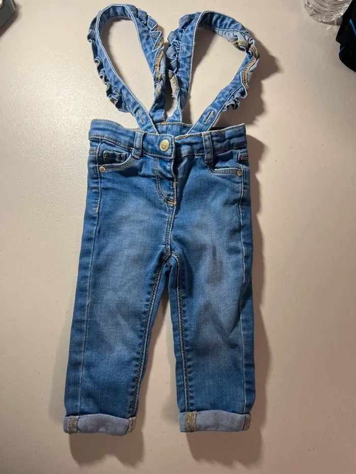 Jean a bretelle fille 9 mois