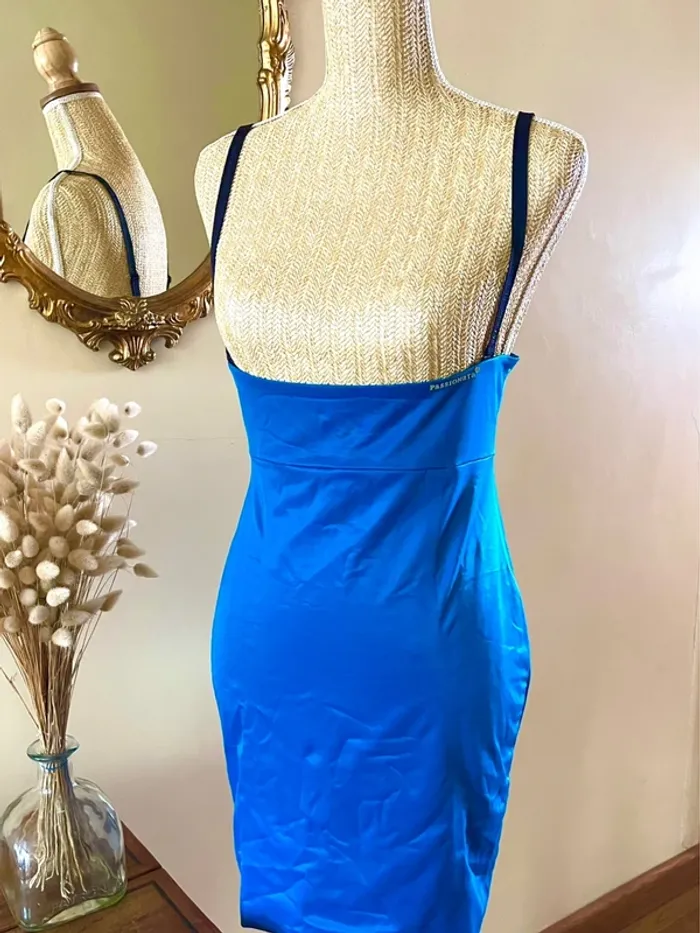 sublime Combinaison gainante Passionata bleu vif bretelles fines fond de robe sculptant