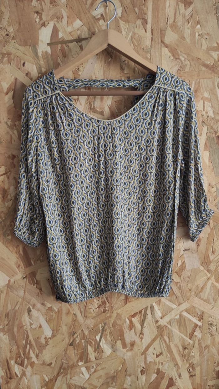 Haut léger gris jaune