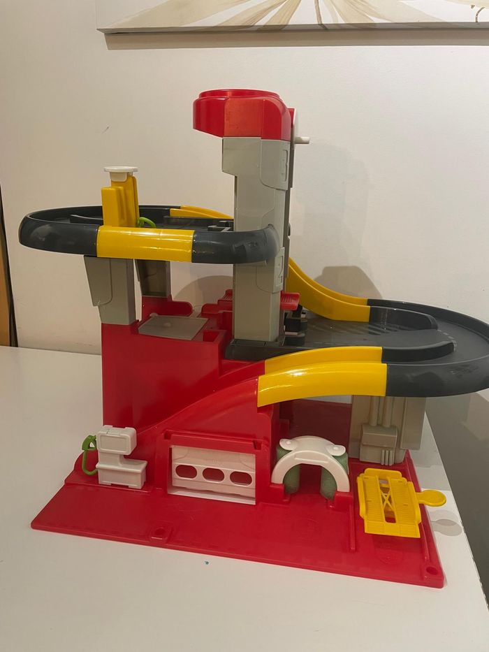 Circuit petite voiture, avec ascenseur