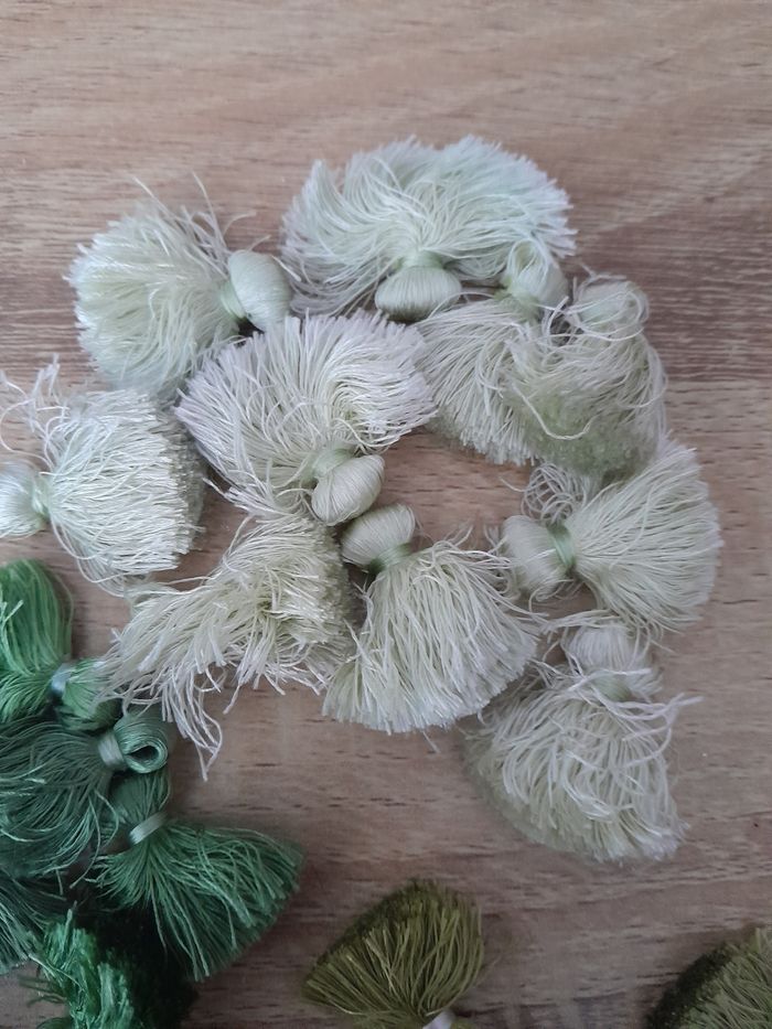 Lot de 50 pompons vert pour création de bijoux lot numéro 5 - photo numéro 6