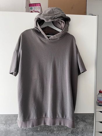 Sweat à manches courtes avec capuche