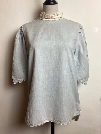 Blouse bleue ciel avec broderies Zara 36