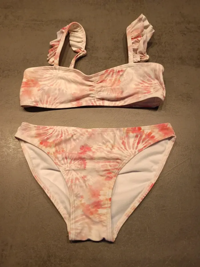 Vends maillot de bain 2 pièces Gémo taille 12 ans.