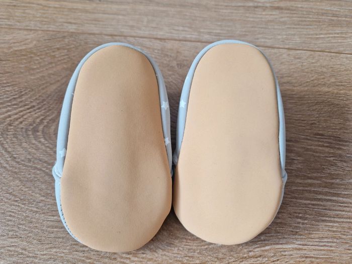 Chaussons bébé gris H&M 14/15 - photo numéro 2