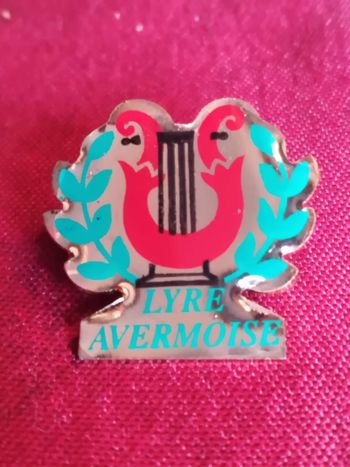 Pin's lyre avermoise