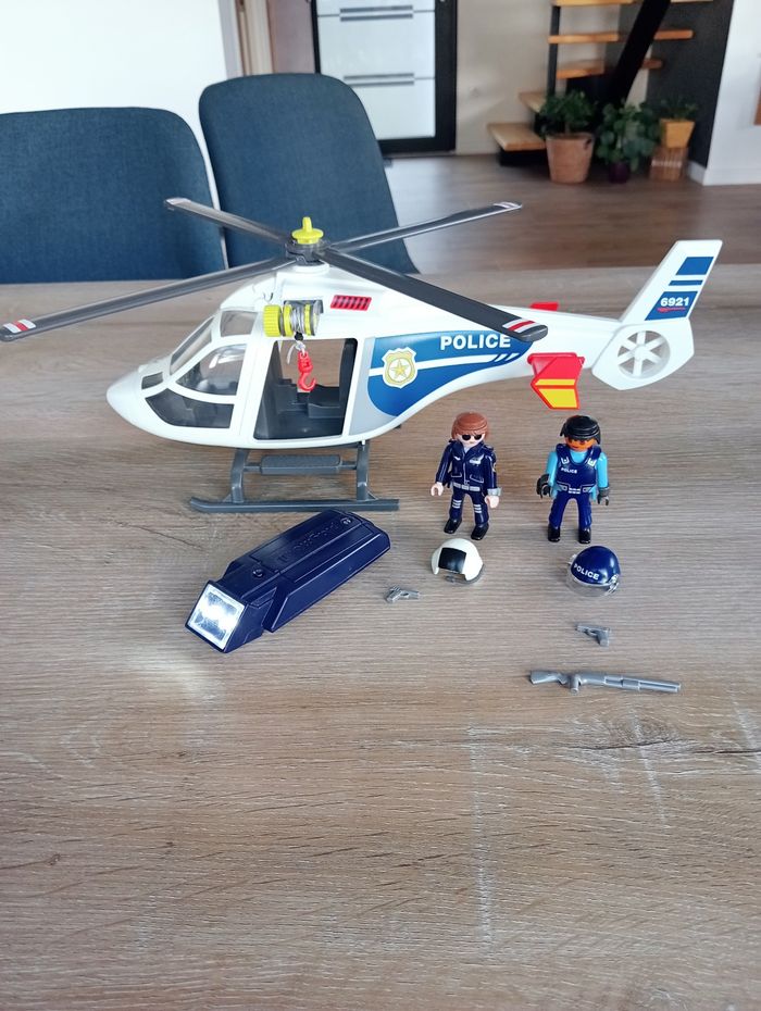 Playmobil 6921 Hélicoptère de Police avec son projecteur de recherche - photo numéro 2