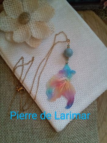 Collier poisson coloré et pierre de larimar bleu