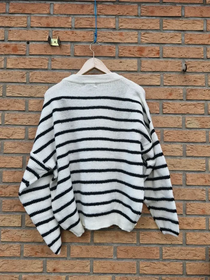 Pull rayé •  noir et blanc - photo numéro 2