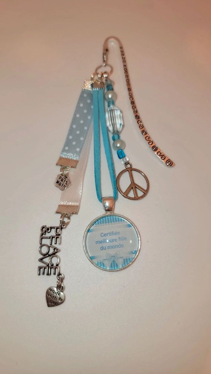 Cadeau ma fille, bijoux de sac ou marque page " meilleure fille du monde"