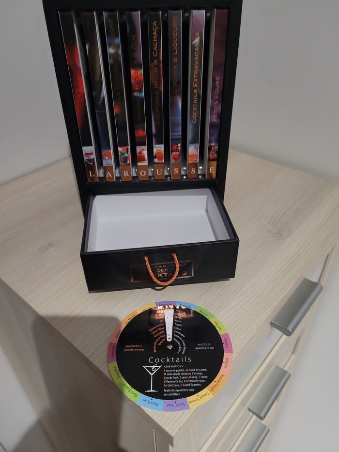 Bibliothèque des cocktails. - photo numéro 2