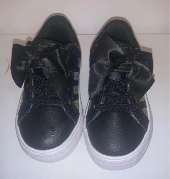 Basket AIRNESS Neuve Taille 22 - photo numéro 3