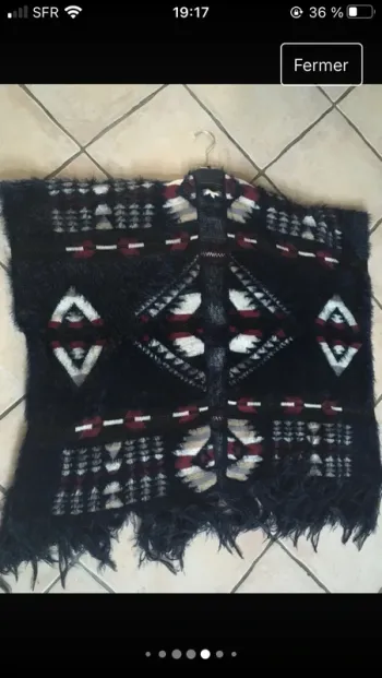 Magnifique poncho en taille unique en excellent état tout doux tout chaud