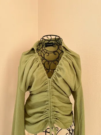 Chemisier haut plissé vert neuf