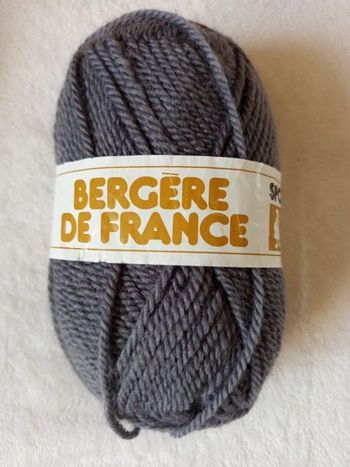 Une pelote de laine Bergère de France