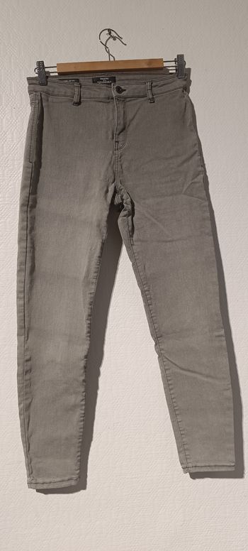 Pantalon skinny gris – Bershka – Taille 40 (US 08)