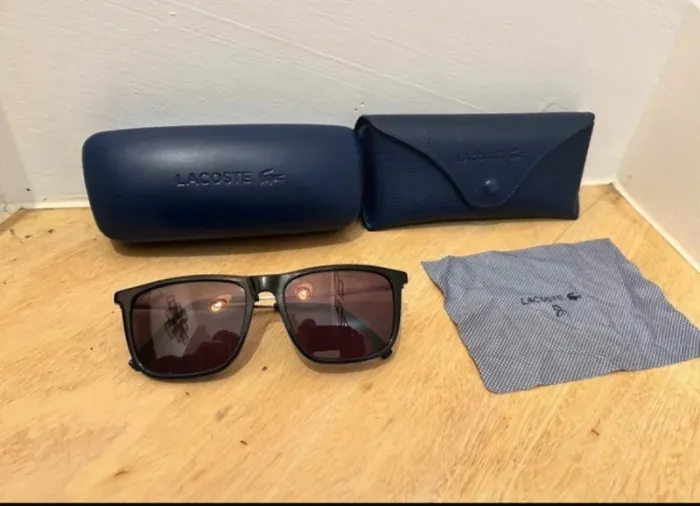Lunette de soleil Lacoste avec 2 étuis - photo numéro 3