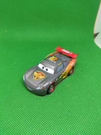 Voiture Cars Disney métal carbon racers flash McQueen bon état