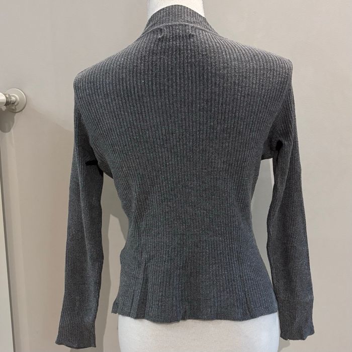 Pull gris côtelé à manches longues - photo numéro 2