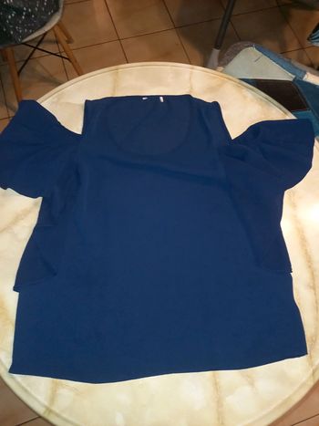 T-shirt épaule dénudée