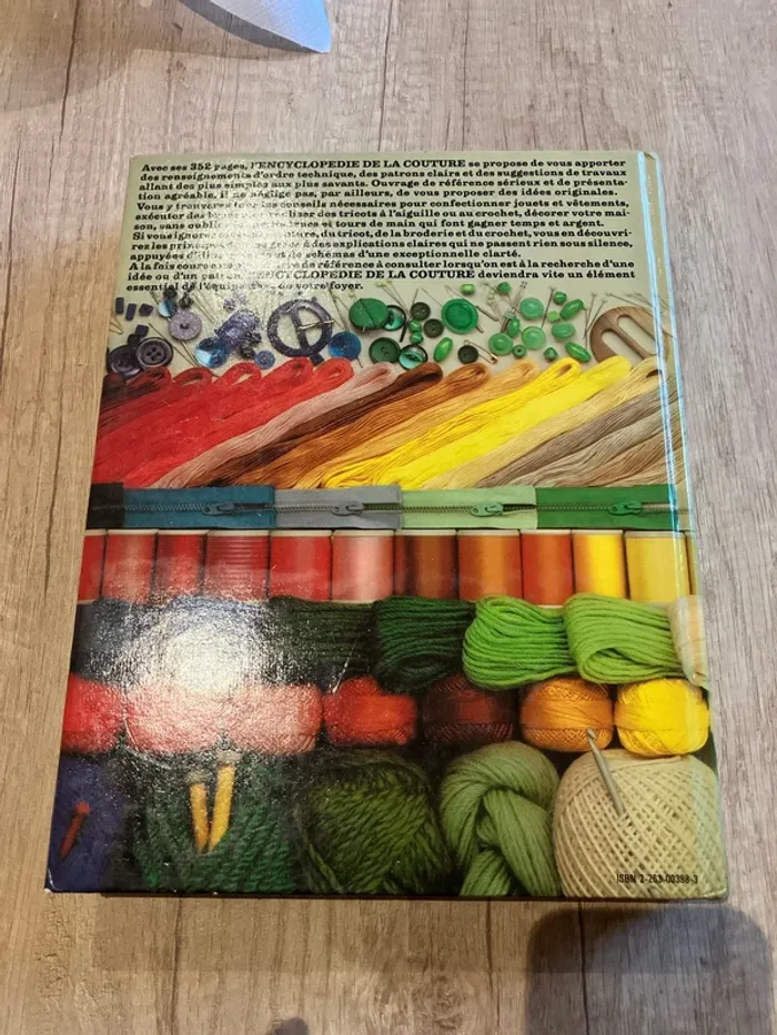 Livre encyclopédie de la couture - photo numéro 2