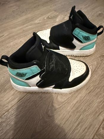 Baskets montantes Nike Jordan Pointure 29,5
