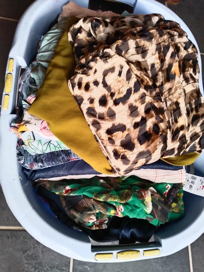 Énorme lot de 41 vêtements neufs de marque Kiabi taille 42 et 42/44 - photo numéro 2