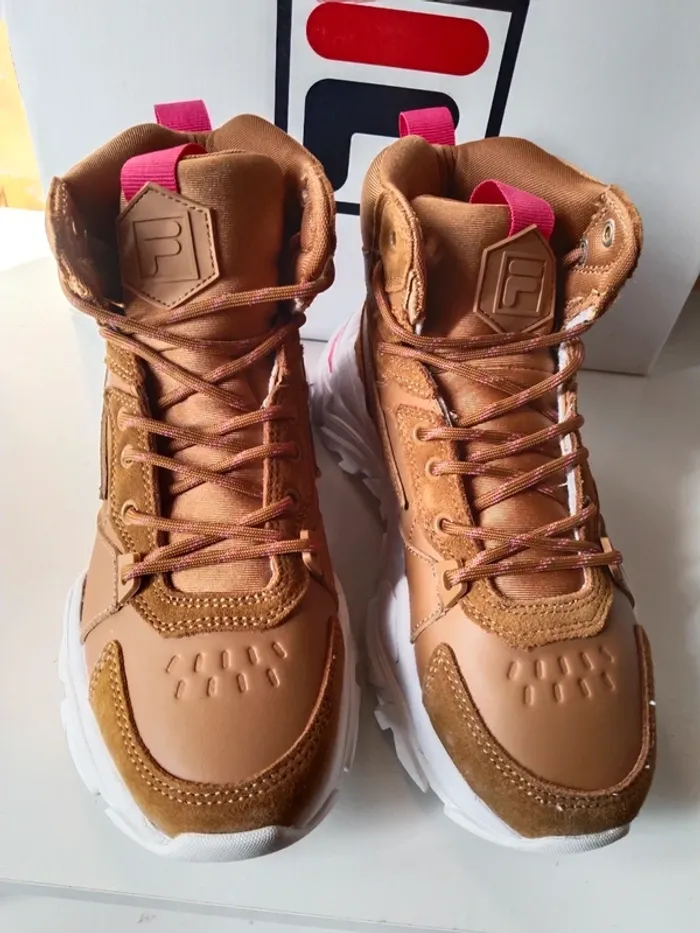 Magnifiques baskets sneakers femme marque Fila grosse semelle pointure 37 - photo numéro 4
