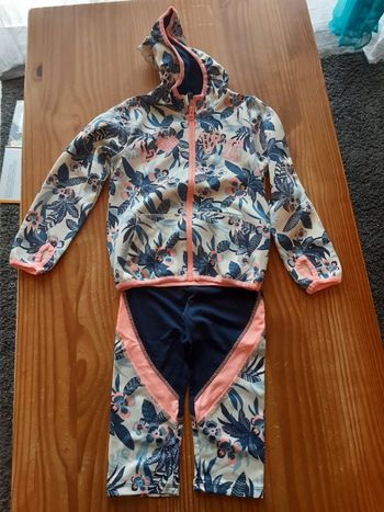 Ensemble veste et pantacourt de sport