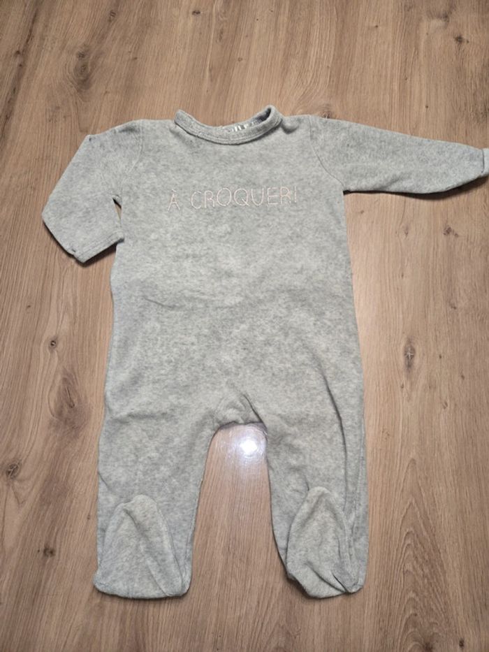 Joli pyjamas / grenouillère en velours fille 12 mois