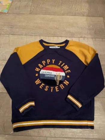 Pull bleu