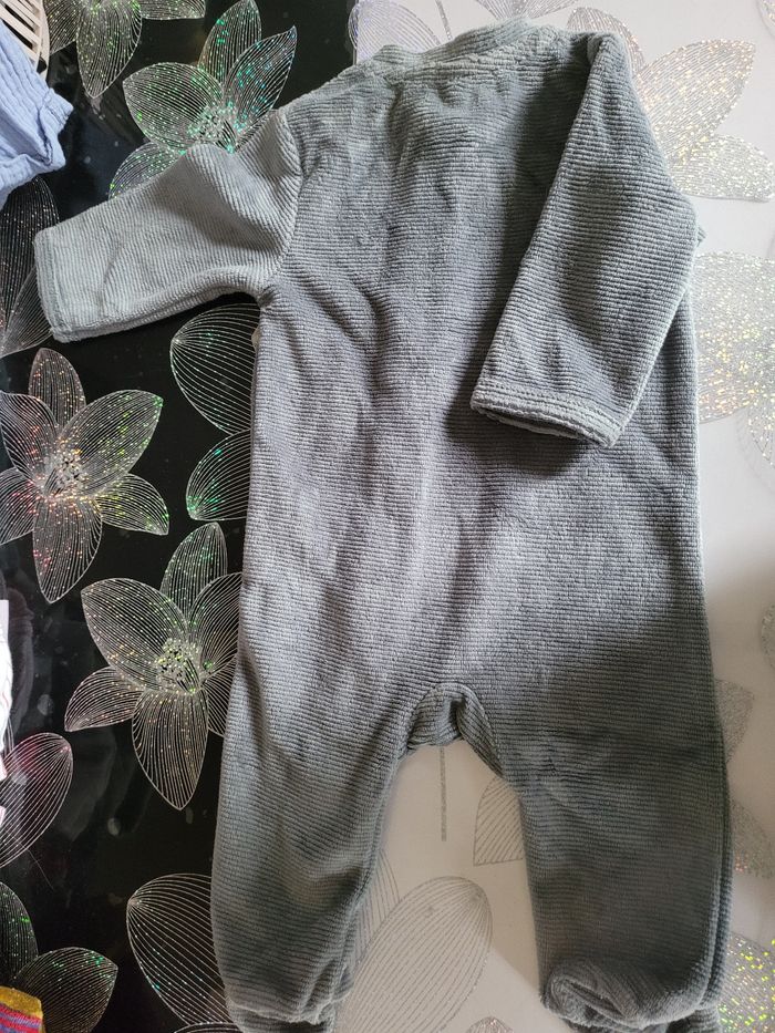 Lot 2 pyjamas hiver 1 mois - photo numéro 5