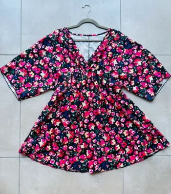 Magnifique robe fleurie neuve