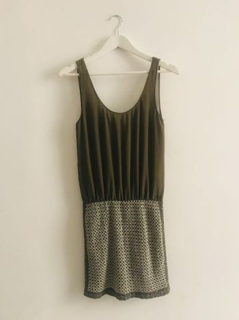 Robe kaki jupe à perles Zara S neuve