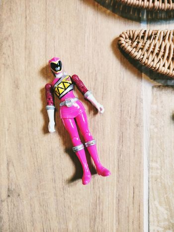 🙅 Power rangers dino charge figurine ranger rose marque Bandai