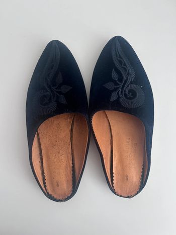 Babouches marocaines bleu marine avec broderie – Taille 37 – Portées