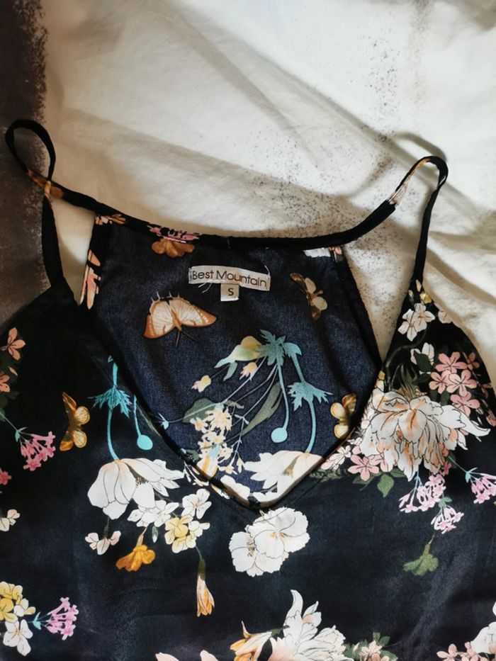 Top en satin noir à fleurs taille S - photo numéro 2