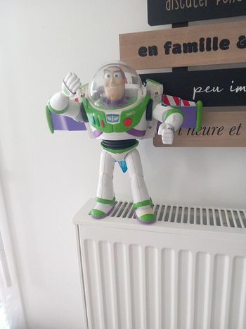 Jouet interactif buzz l'éclair disney 20eme anniversaire lumière et son en français