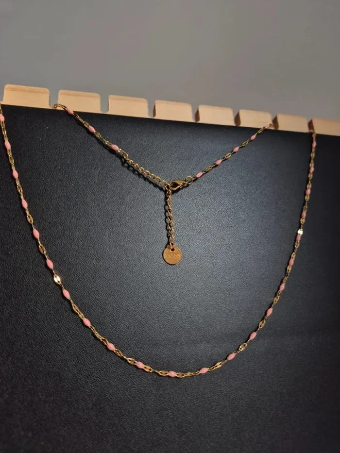 Long collier style gigi en acier inoxydable dorée perles allongée rose clair - photo numéro 4